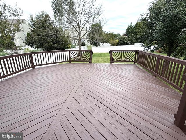 40 HEARTHSTONE LN, Marlton, NJ 08053