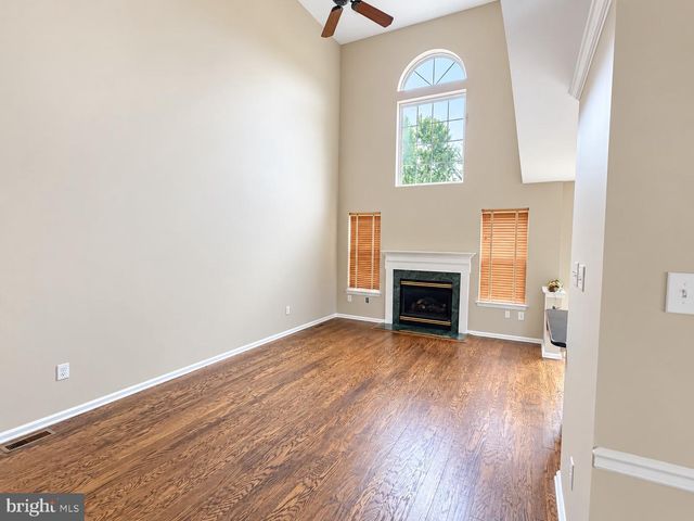 40 HEARTHSTONE LN, Marlton, NJ 08053