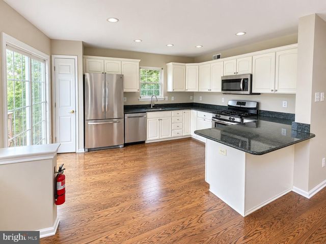 40 HEARTHSTONE LN, Marlton, NJ 08053