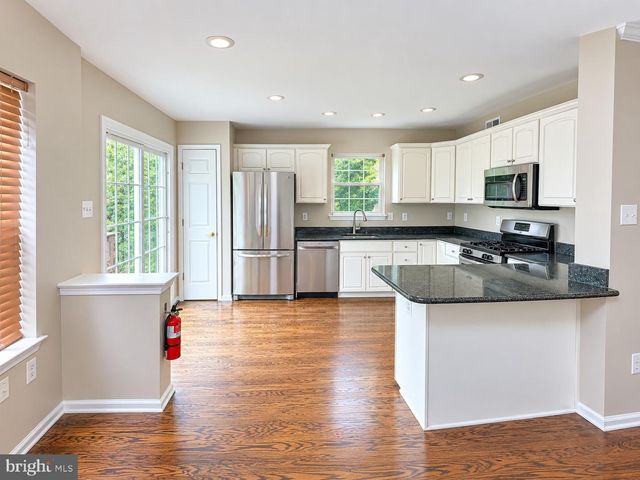 40 HEARTHSTONE LN, Marlton, NJ 08053