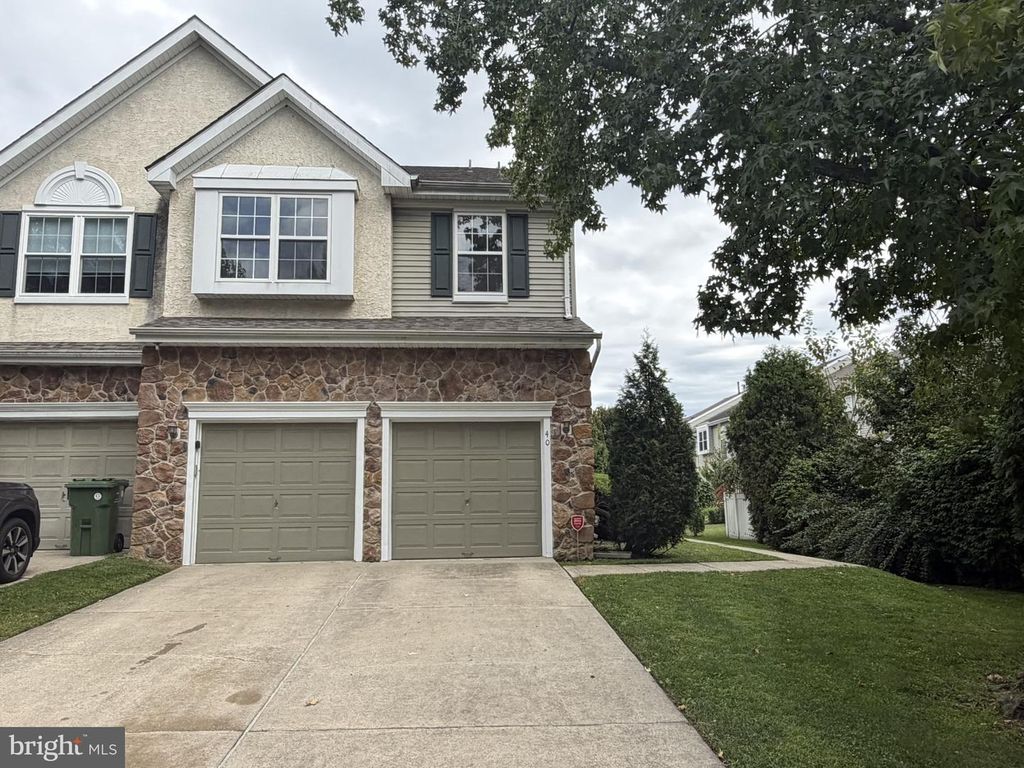 40 HEARTHSTONE LN, Marlton, NJ 08053