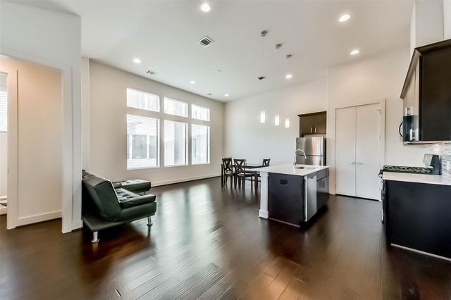 3206 N Macgregor Way A, Houston, TX 77004