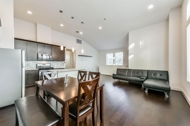 3206 N Macgregor Way A, Houston, TX 77004