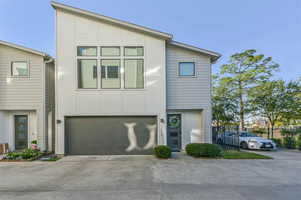 3206 N Macgregor Way A, Houston, TX 77004