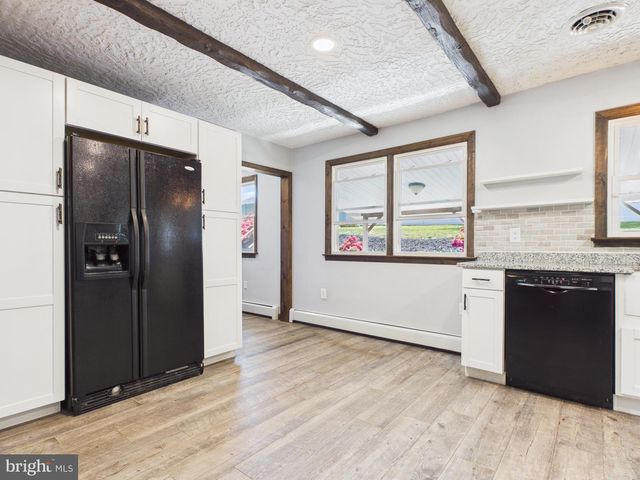 6105 EYSTER AVE, Spring Grove, PA 17362