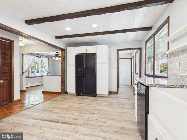 6105 EYSTER AVE, Spring Grove, PA 17362