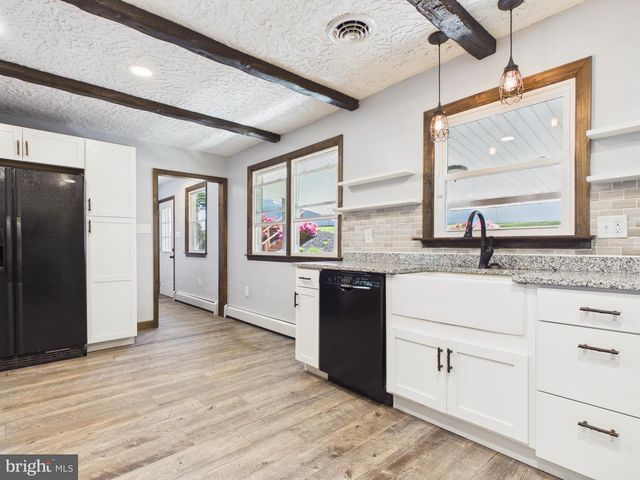 6105 EYSTER AVE, Spring Grove, PA 17362