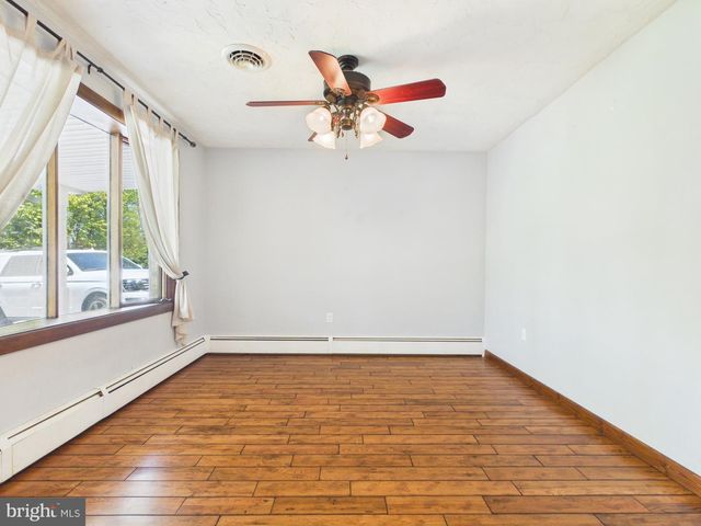 6105 EYSTER AVE, Spring Grove, PA 17362