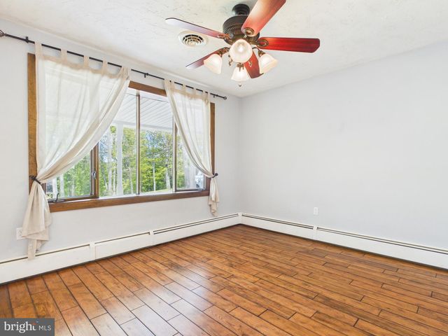 6105 EYSTER AVE, Spring Grove, PA 17362