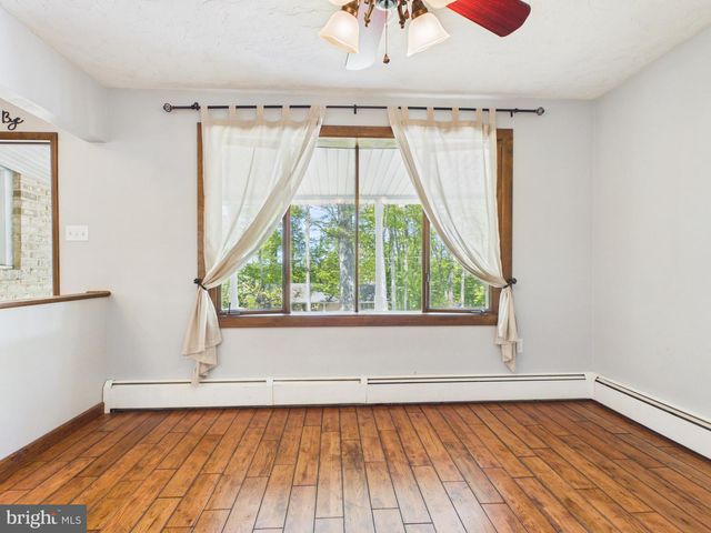 6105 EYSTER AVE, Spring Grove, PA 17362