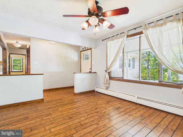 6105 EYSTER AVE, Spring Grove, PA 17362