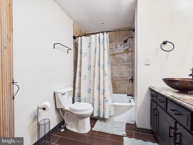 6105 EYSTER AVE, Spring Grove, PA 17362