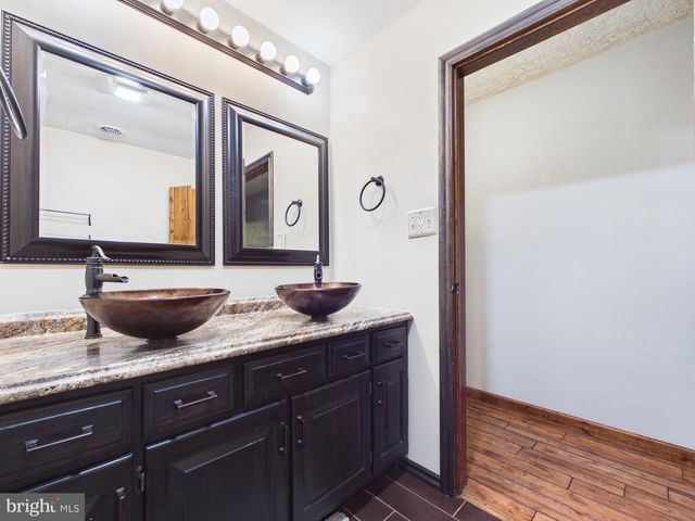 6105 EYSTER AVE, Spring Grove, PA 17362