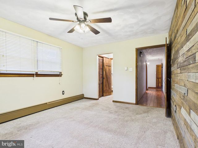 6105 EYSTER AVE, Spring Grove, PA 17362