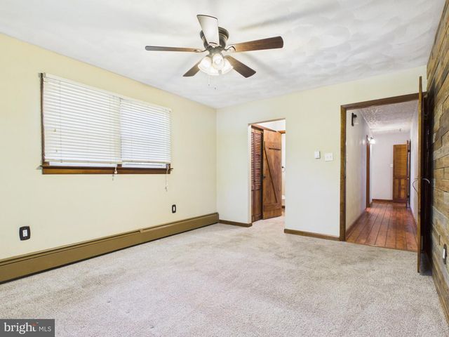 6105 EYSTER AVE, Spring Grove, PA 17362