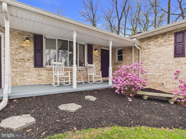 6105 EYSTER AVE, Spring Grove, PA 17362