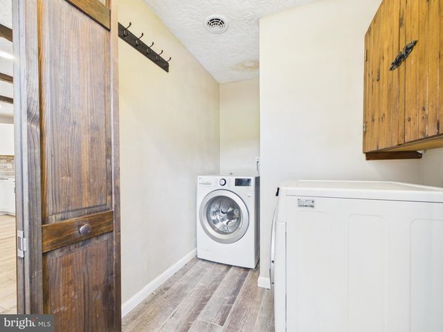 6105 EYSTER AVE, Spring Grove, PA 17362