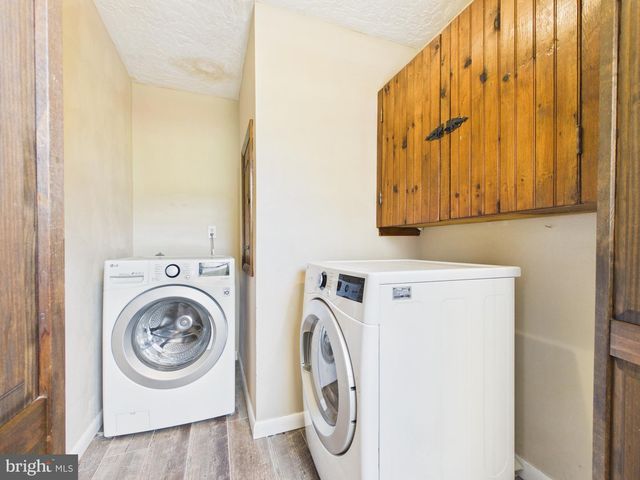6105 EYSTER AVE, Spring Grove, PA 17362
