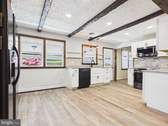 6105 EYSTER AVE, Spring Grove, PA 17362