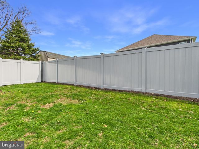 6105 EYSTER AVE, Spring Grove, PA 17362