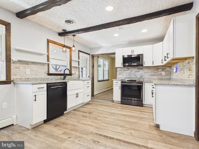 6105 EYSTER AVE, Spring Grove, PA 17362