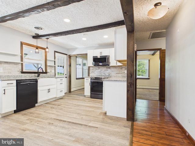 6105 EYSTER AVE, Spring Grove, PA 17362
