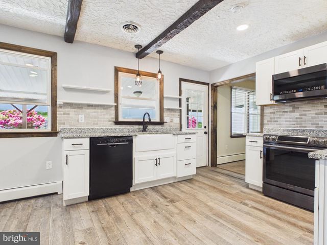 6105 EYSTER AVE, Spring Grove, PA 17362