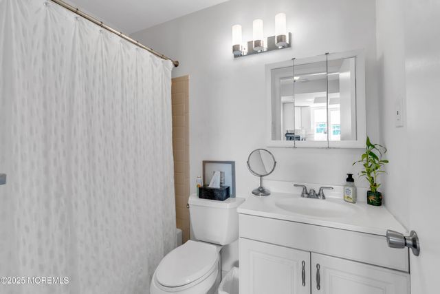 226 Chaucer Court, Old Bridge, NJ 08857