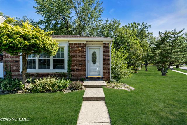 226 Chaucer Court, Old Bridge, NJ 08857