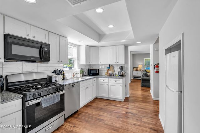 226 Chaucer Court, Old Bridge, NJ 08857