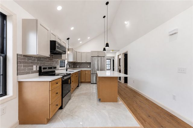10 Buffalo Court, Providence, RI 02909