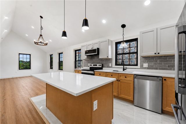 10 Buffalo Court, Providence, RI 02909