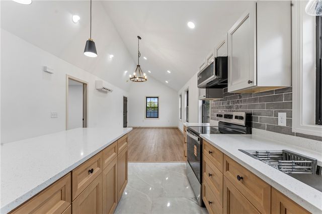 10 Buffalo Court, Providence, RI 02909