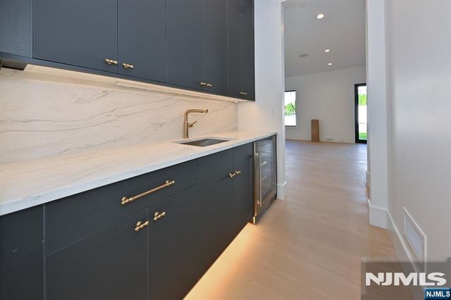 119 Arnot Place, Paramus, NJ 07652