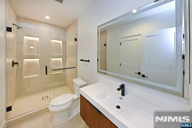 119 Arnot Place, Paramus, NJ 07652