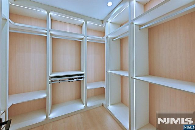 119 Arnot Place, Paramus, NJ 07652