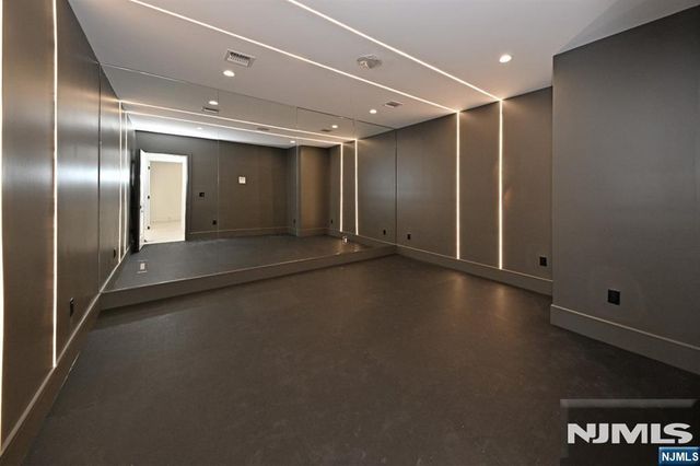 119 Arnot Place, Paramus, NJ 07652