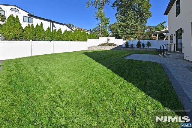 119 Arnot Place, Paramus, NJ 07652
