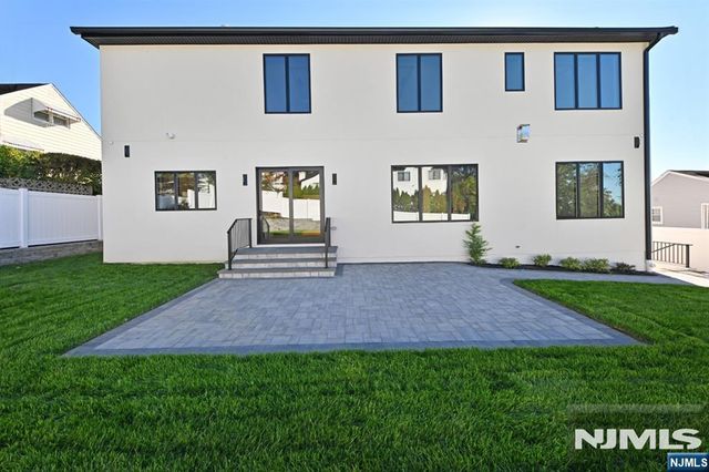 119 Arnot Place, Paramus, NJ 07652