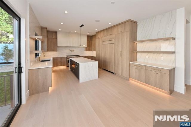 119 Arnot Place, Paramus, NJ 07652