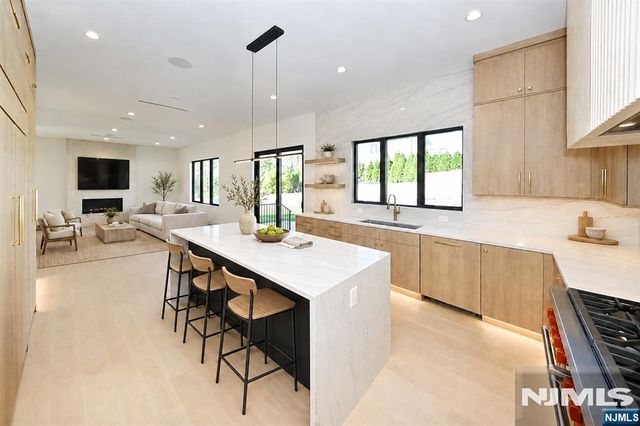 119 Arnot Place, Paramus, NJ 07652