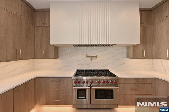 119 Arnot Place, Paramus, NJ 07652