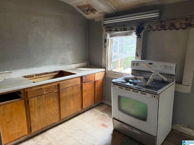 1557 CLEVELAND AVENUE SW, Birmingham, AL 35211