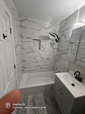 8892 Jody Lane 1E, Des Plaines, IL 60016