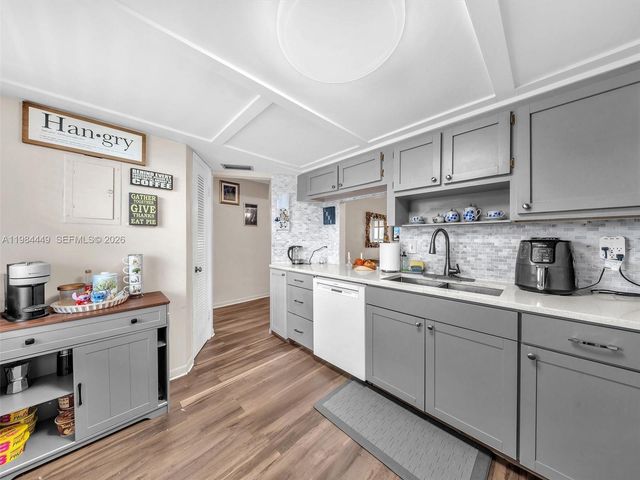 1101 NE 191st St 307, Miami, FL 33179