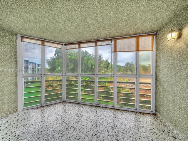 1101 NE 191st St 307, Miami, FL 33179