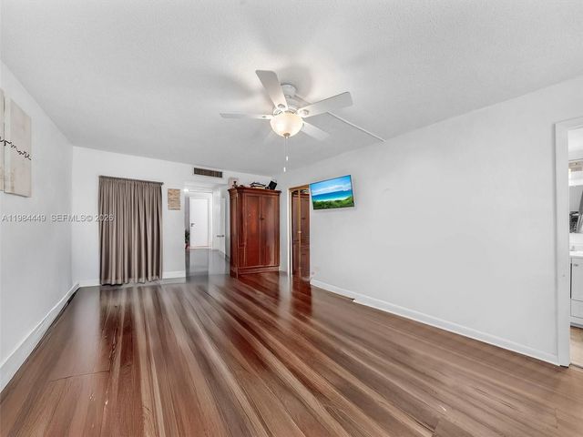 1101 NE 191st St 307, Miami, FL 33179