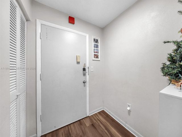 1101 NE 191st St 307, Miami, FL 33179