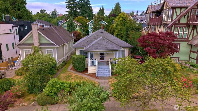 4017 Corliss Avenue N, Seattle, WA 98103
