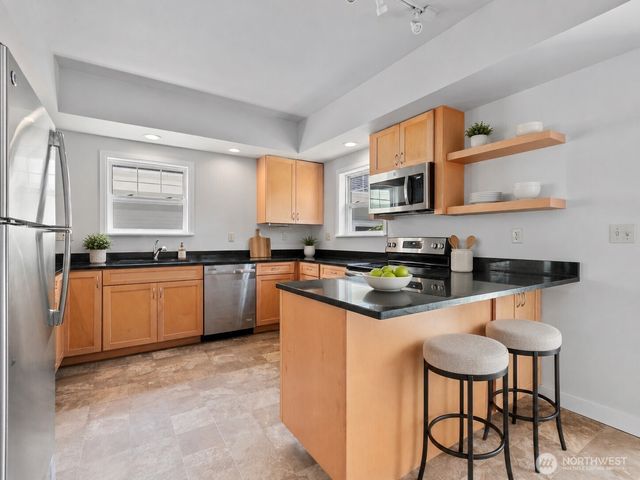 4017 Corliss Avenue N, Seattle, WA 98103